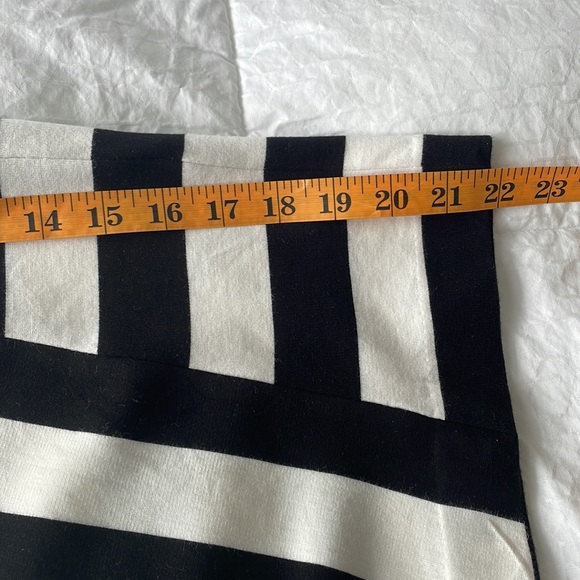 Banana republic skirt – striped in two directions - Picture 5 of 5